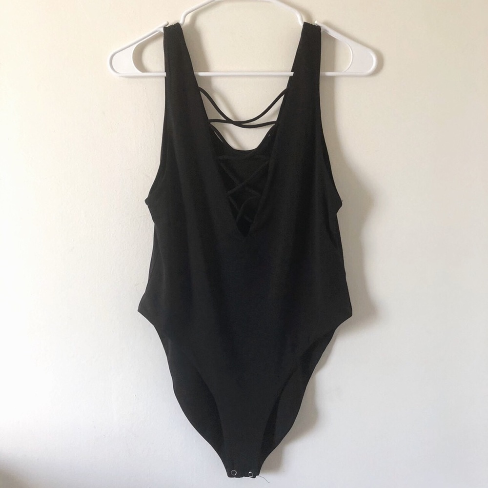 M/L black caged v neck bodysuit | Forever 21